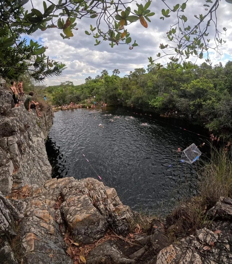 Polo aquático em cachoeira reúne atletas do Brasil e exterior em Goiás