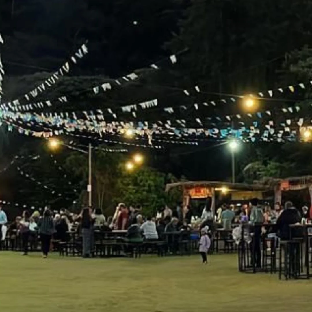 Programação exclusiva do resort Le Canton em agosto reúne churrasco, futebol e shows ao vivo