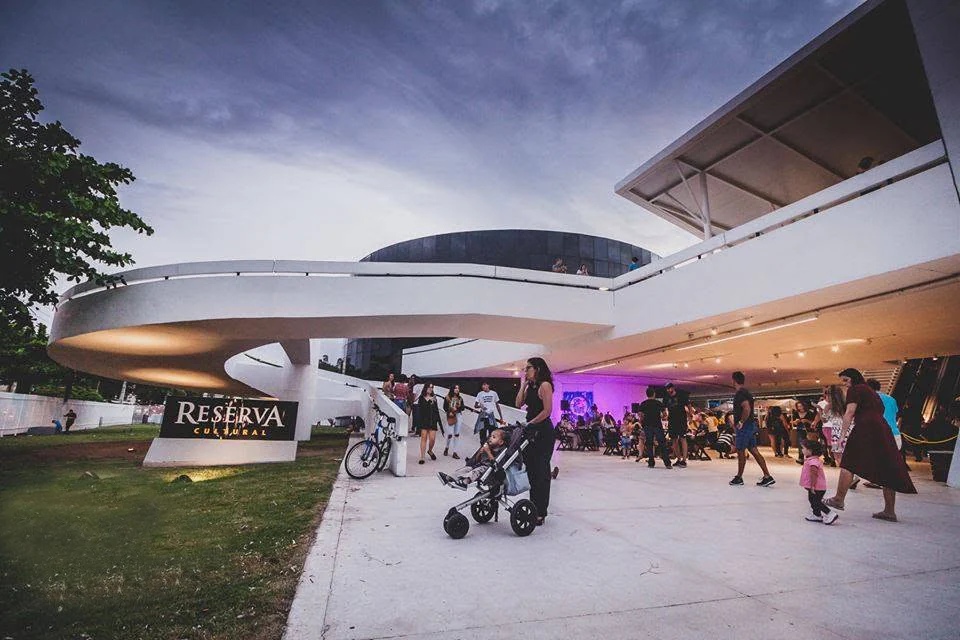 Reserva Niterói faz 10 anos com sala de cinema virando pista de dança