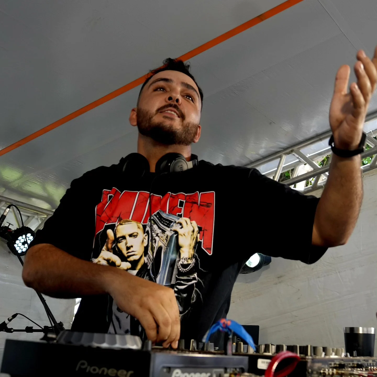 Reserva Niterói faz 10 anos com sala de cinema virando pista de dança