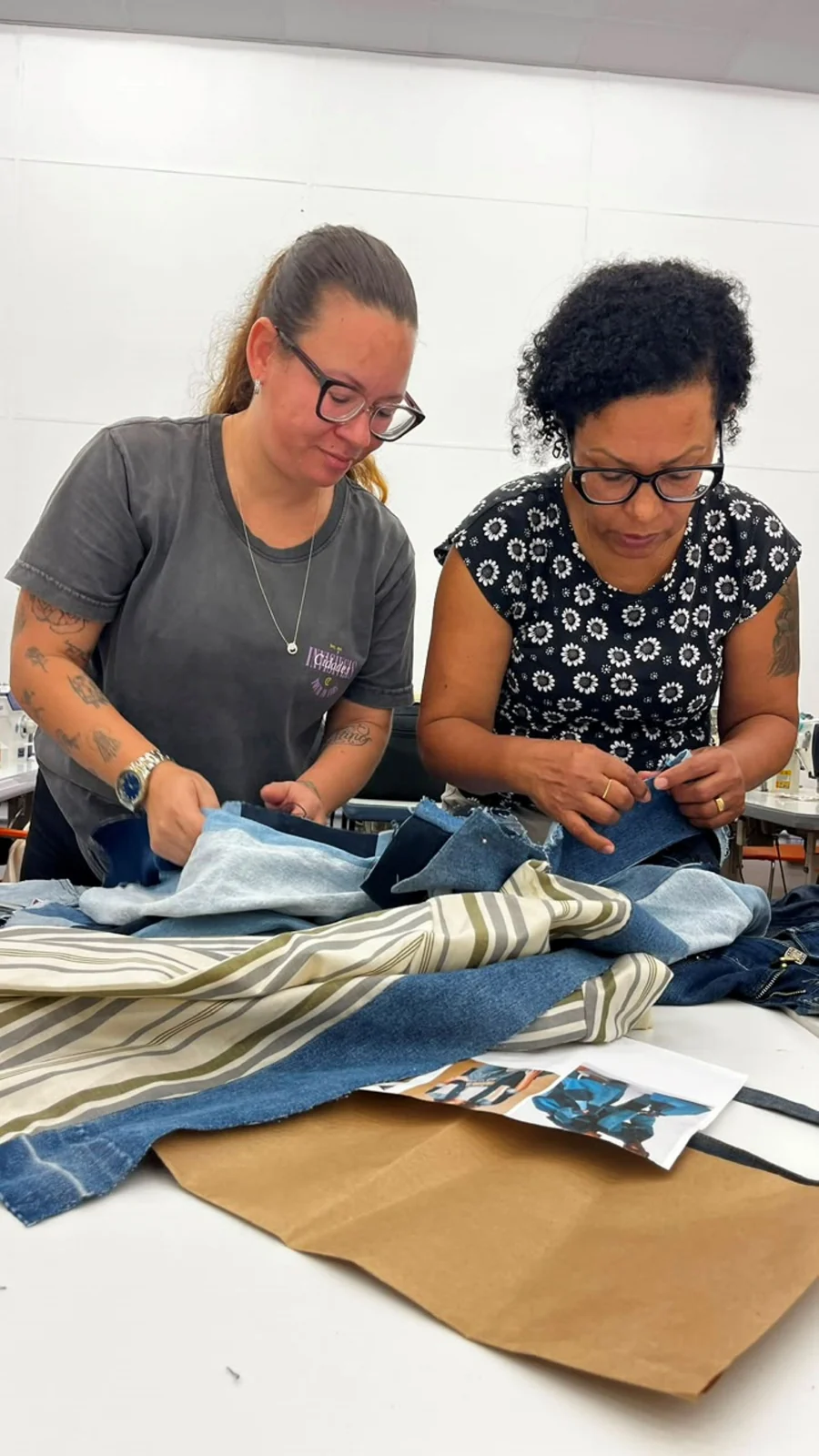 Retalhos viram alta costura com projeto social de moda sustentável
