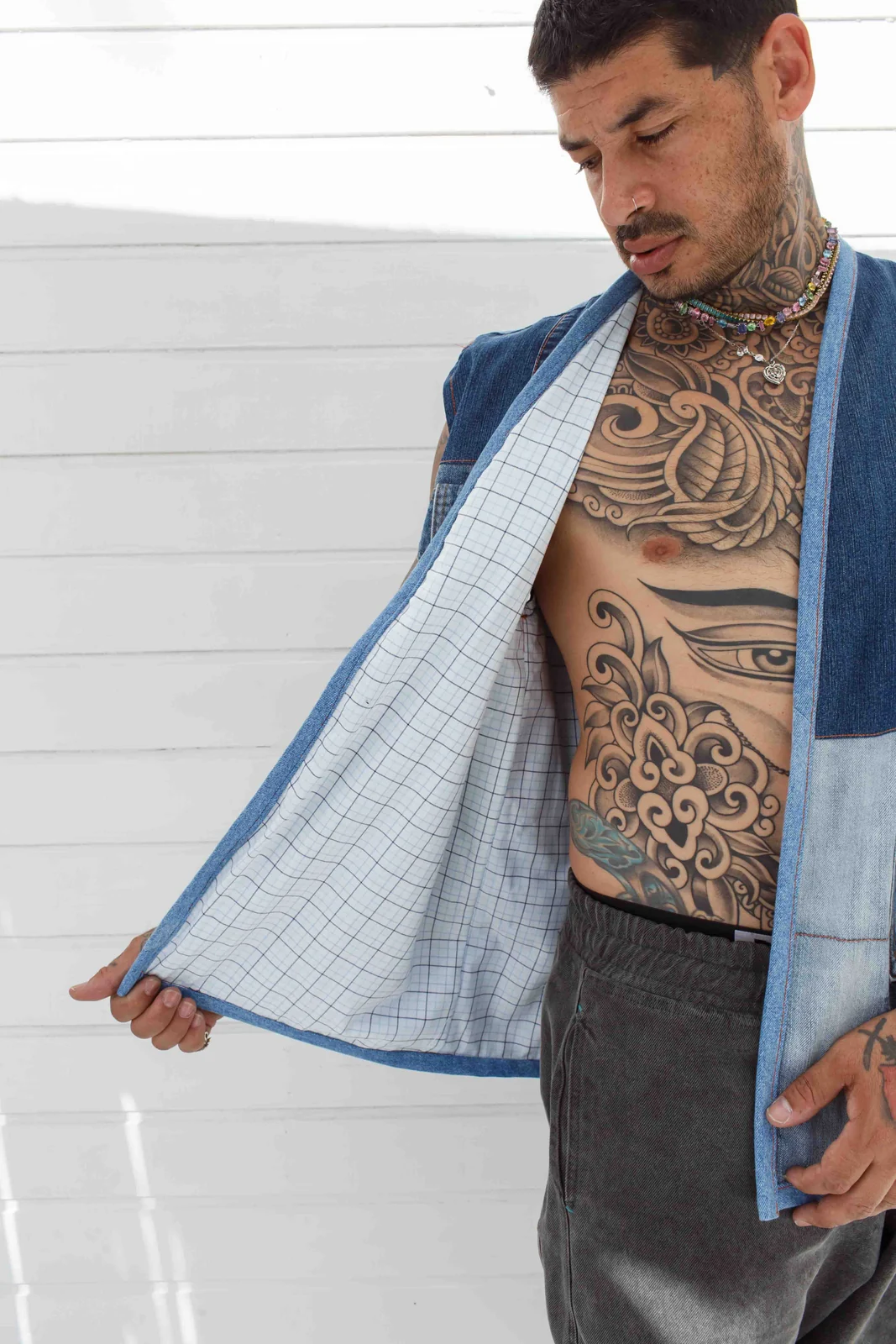 Retalhos viram alta costura com projeto social de moda sustentável