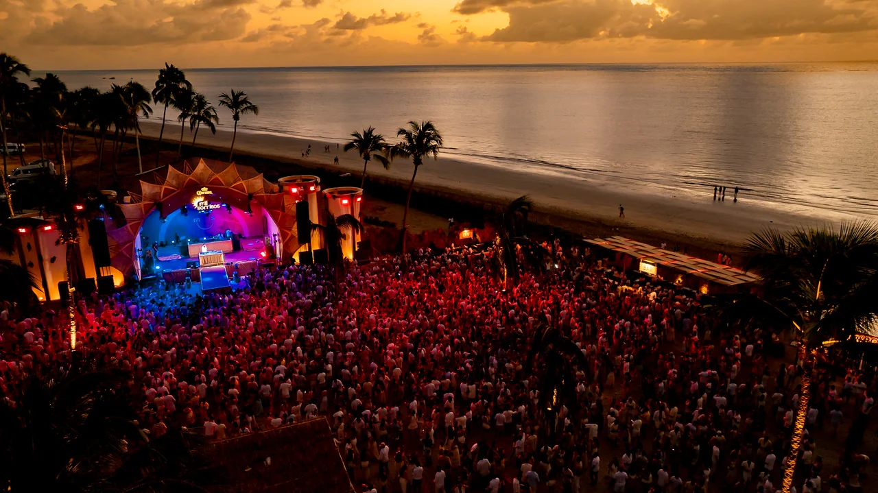 Réveillon Mil Sorrisos cria espaço de bem-estar à beira-mar 1 Réveillon Mil Sorrisos cria espaço de bem-estar à beira-mar