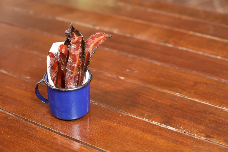 Segredos do preparo e defumação do bacon revelados por Paula Labaki