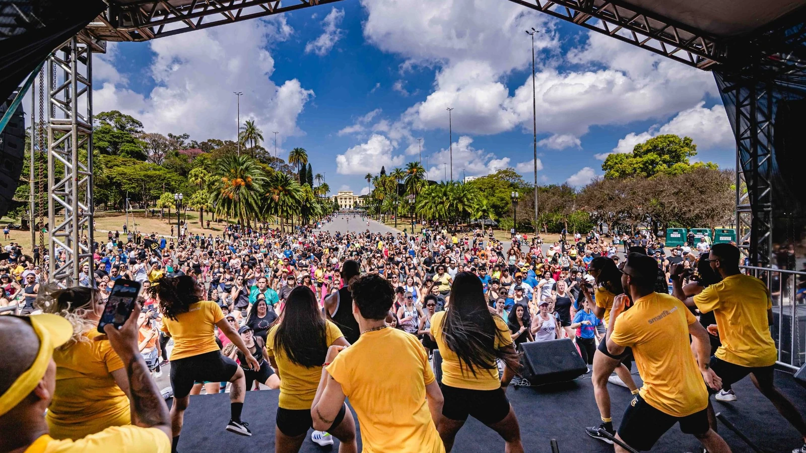 smart fit day leva aulas gratuitas e danca a 39 pracas em todo o brasil featured