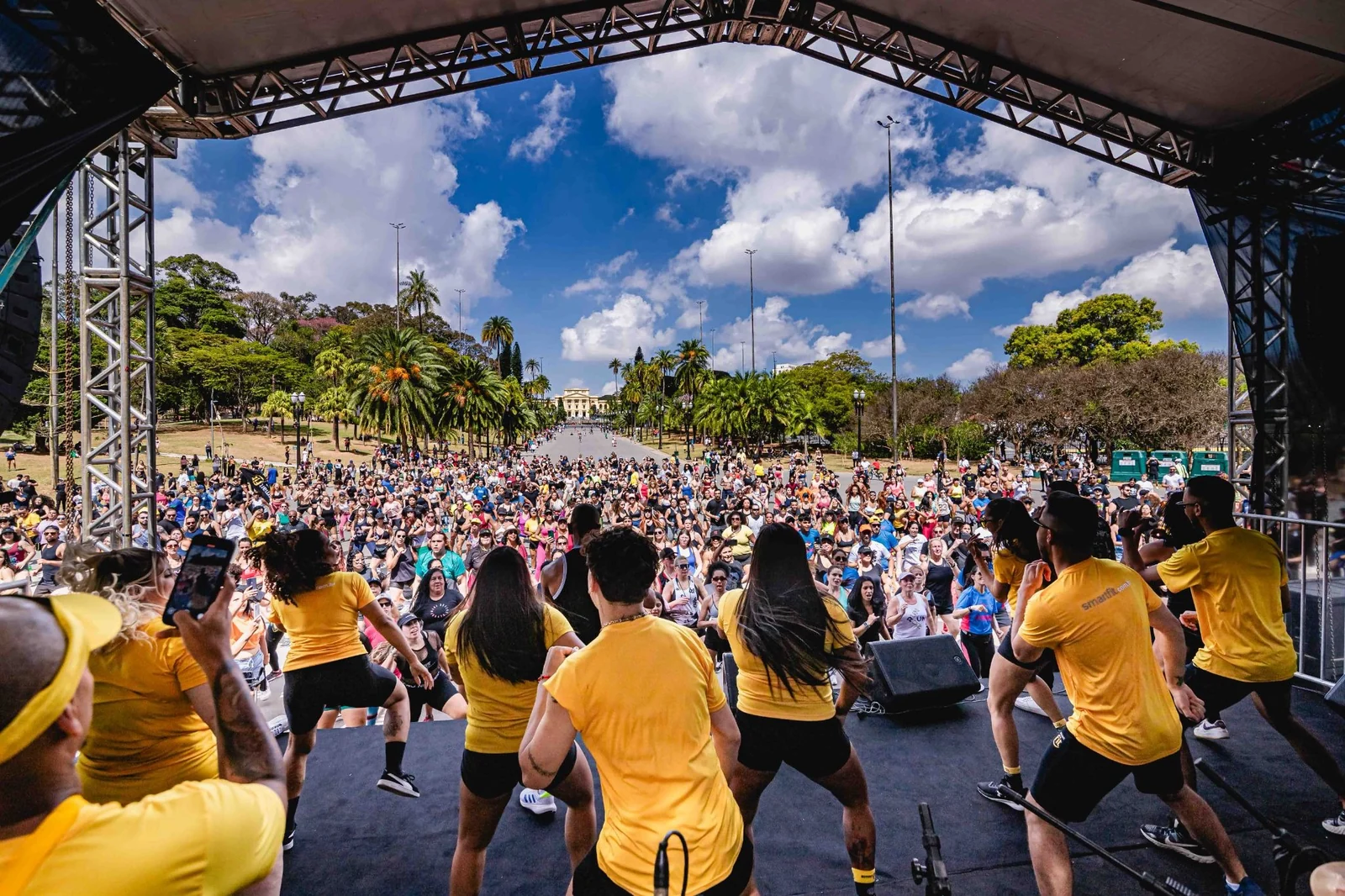 Smart Fit Day leva aulas gratuitas e dança a 39 praças em todo o Brasil