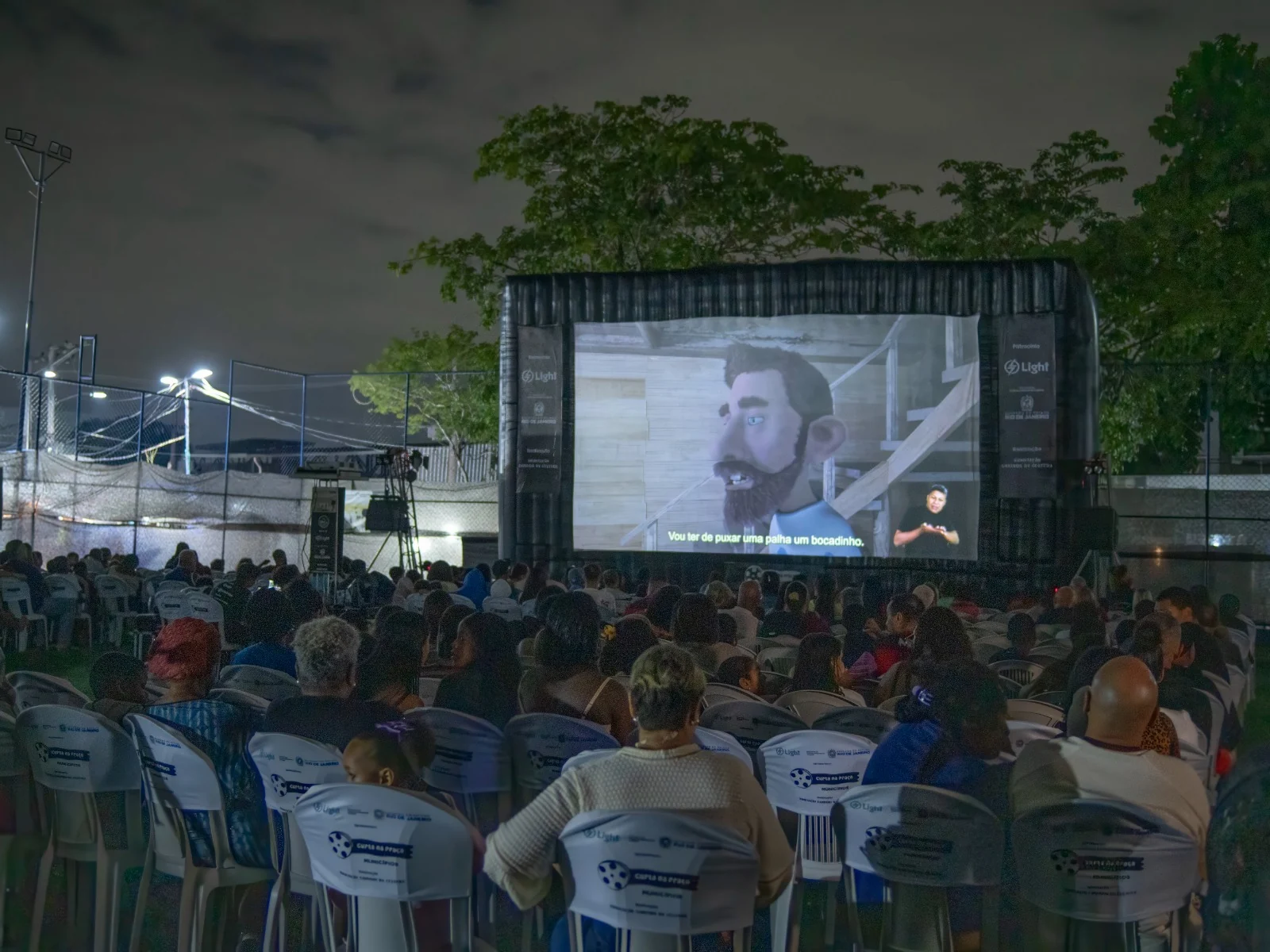 Tela ao ar livre em Queimados: festival gratuito exibe 16 curtas-metragens e fomenta debates