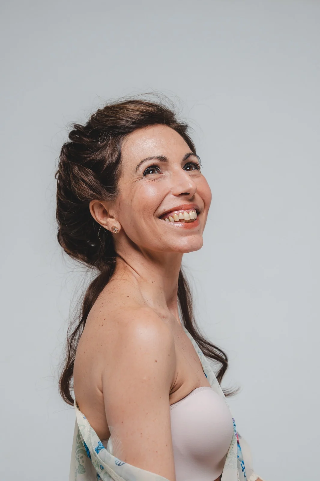 Theresa da Costa cria narrativa sobre recomeços no show Atravessar