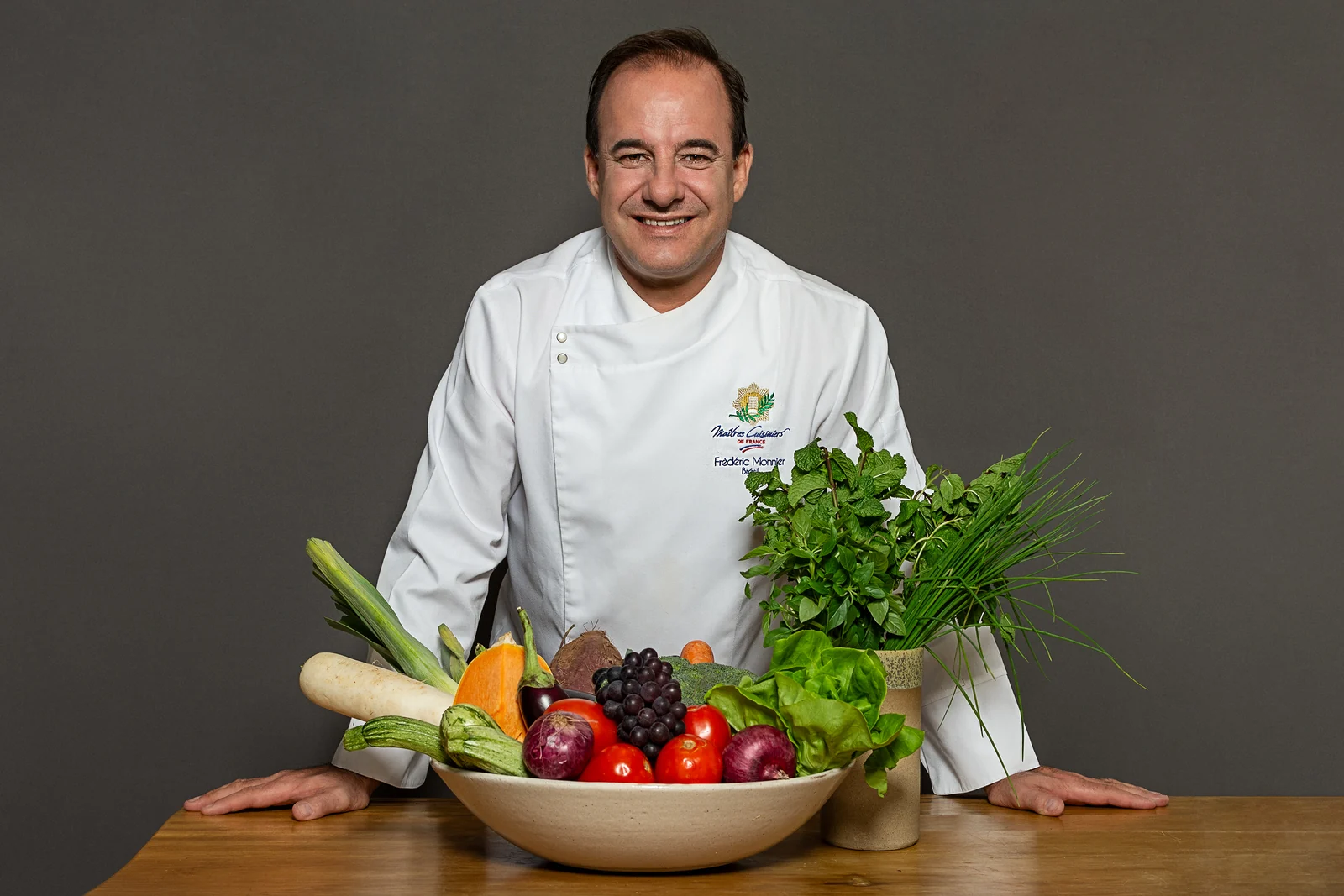 Três chefs premiados criam menu franco-brasileiro nas alturas de Copacabana