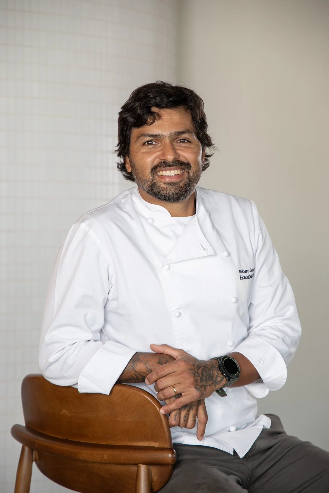 Três chefs premiados criam menu franco-brasileiro nas alturas de Copacabana