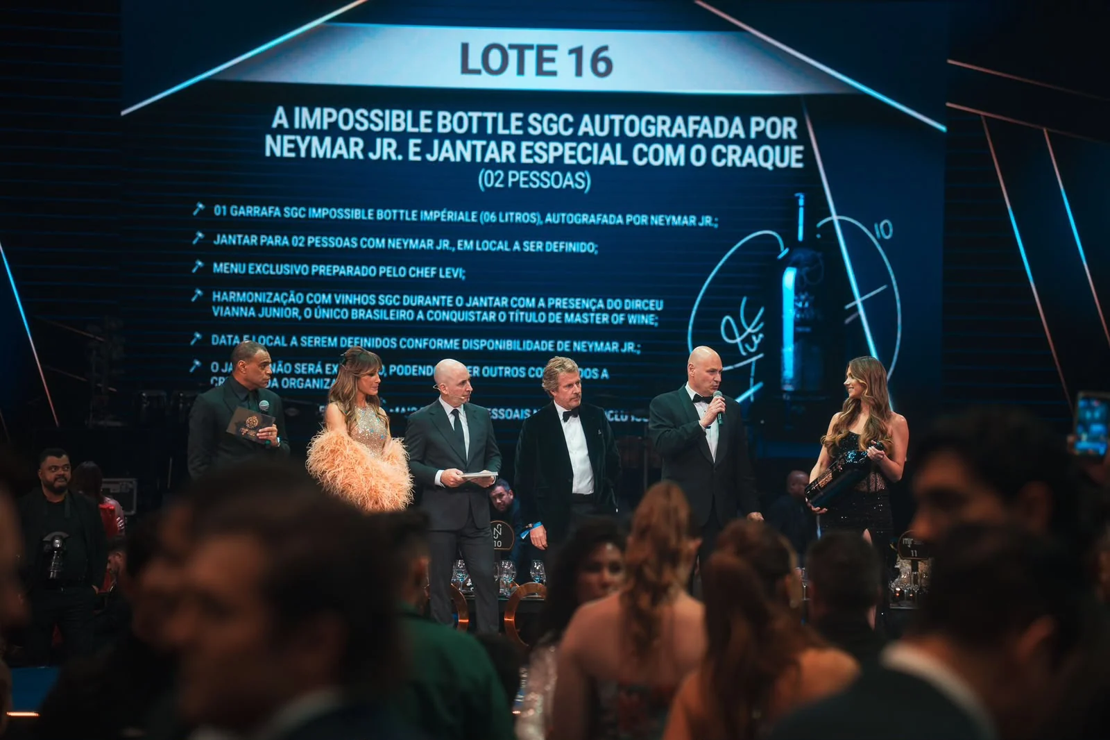 Vinho raro de 6 litros é arrematado por R$ 600 mil no leilão de Neymar Jr.