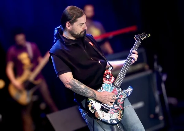 Acervo Trama resgata vídeos raros de show solo de Andreas Kisser
