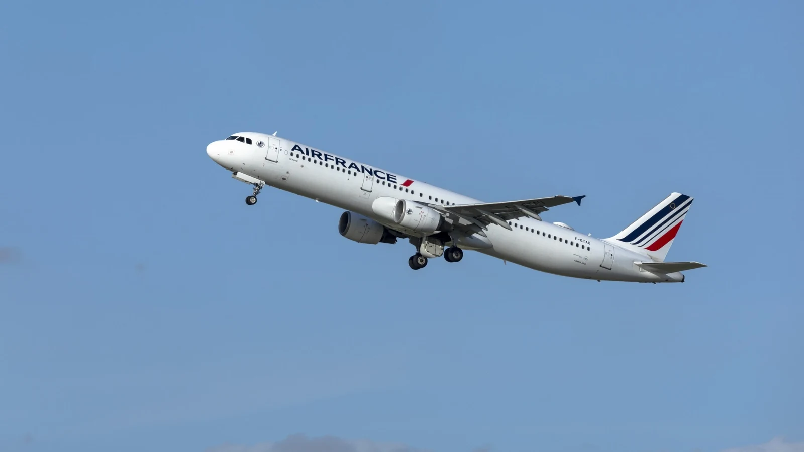 airbus do papa leao xiv recebe nome do vaticano em viagem a franca featured