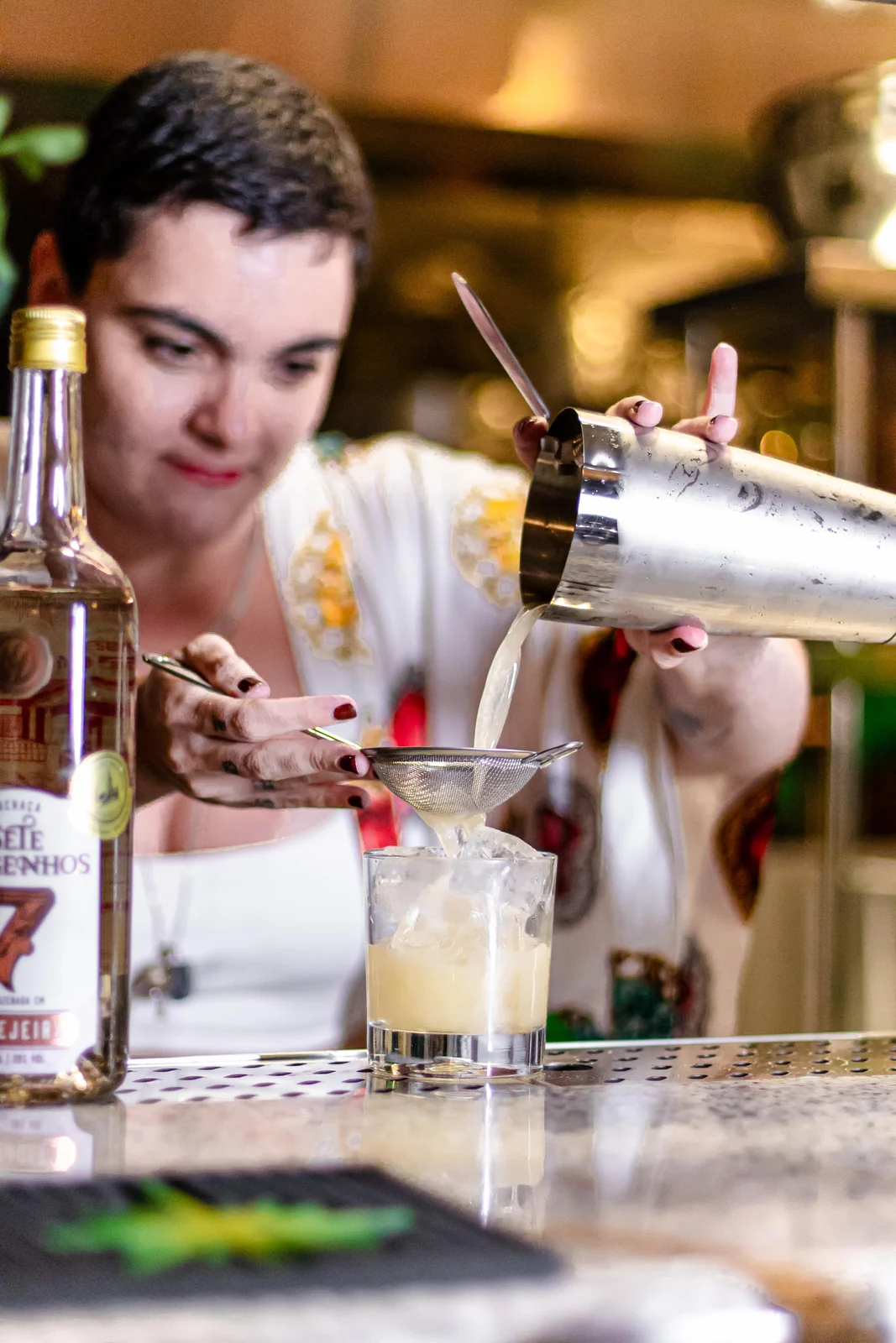Além da caipirinha: bares do Rio reinventam a cachaça em alta coquetelaria