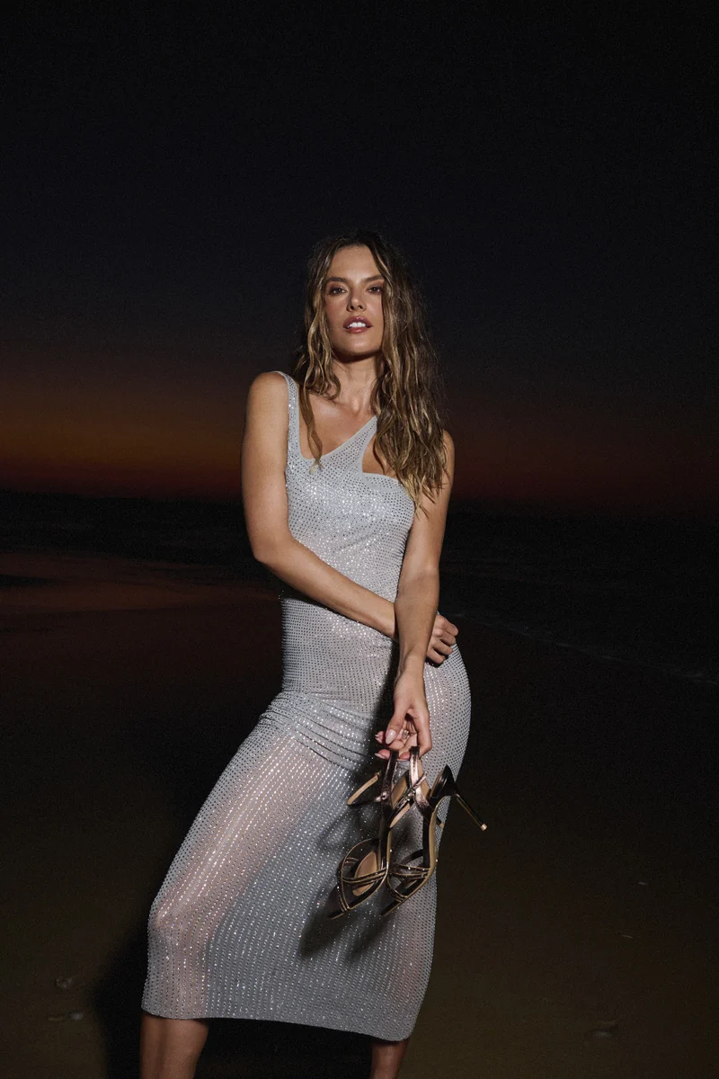Alessandra Ambrosio e Vizzano Redefinem o Glamour no Carmel Taíba