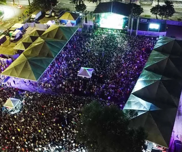 Arena Bangu celebra 4 anos com show especial do Sorriso Maroto