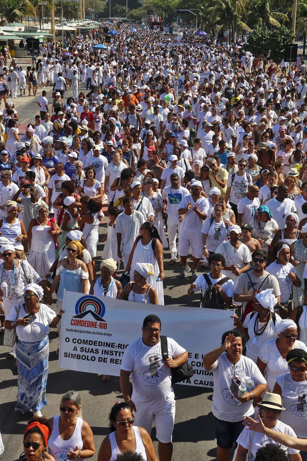 Ato inter-religioso reúne milhares em Copacabana por respeito e direitos