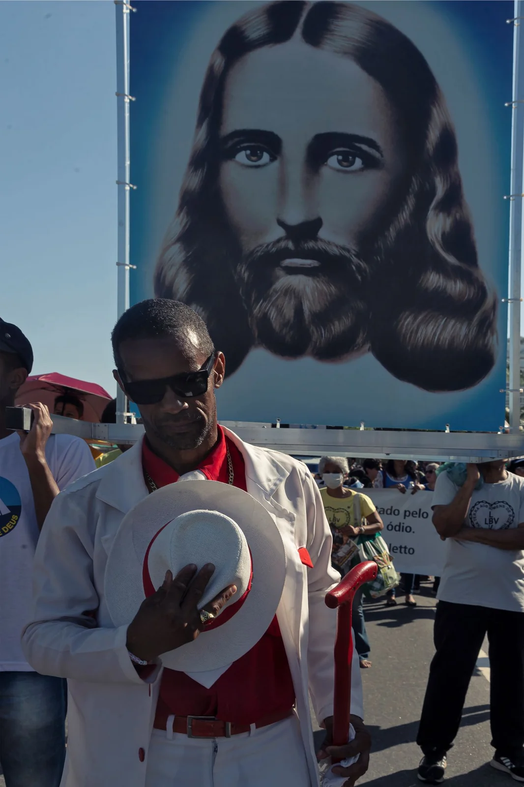 Ato inter-religioso reúne milhares em Copacabana por respeito e direitos