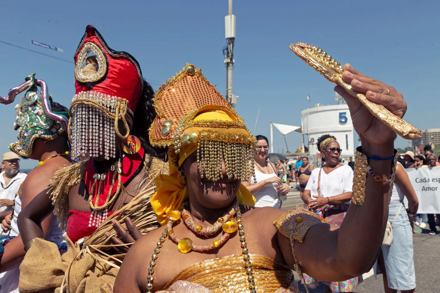 Ato inter-religioso reúne milhares em Copacabana por respeito e direitos