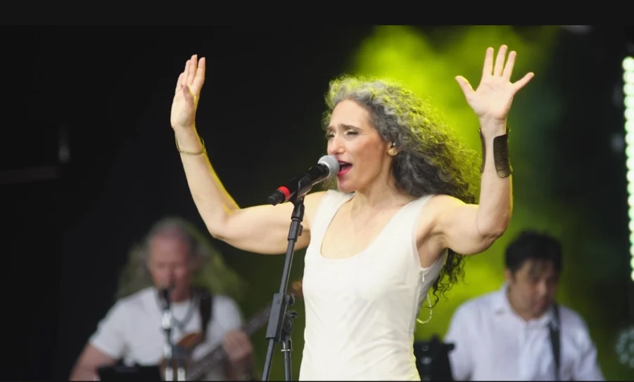 Badi Assad abre palco no Rock in Rio após viver festival na plateia