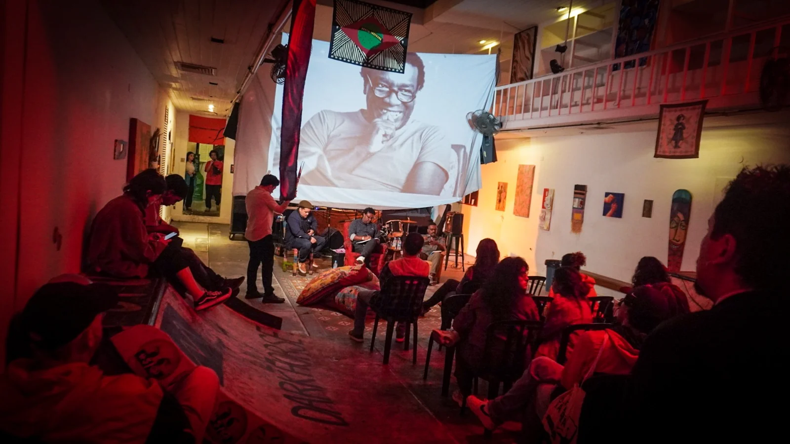 Barreiras culturais marcam rotina de 646 mil latinos no Brasil