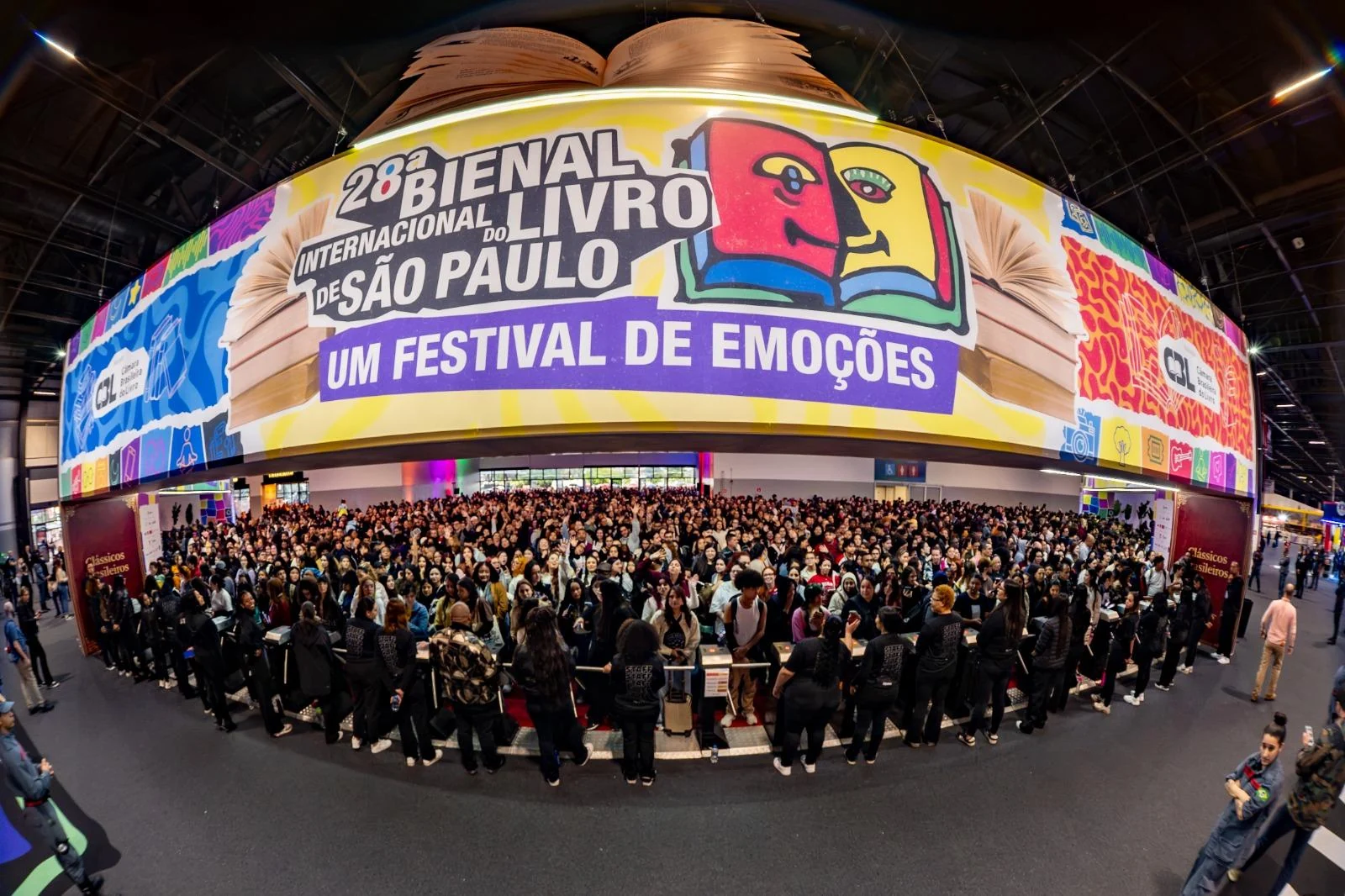 Bienal do Livro reúne 760 mil visitantes e bate recorde de vendas