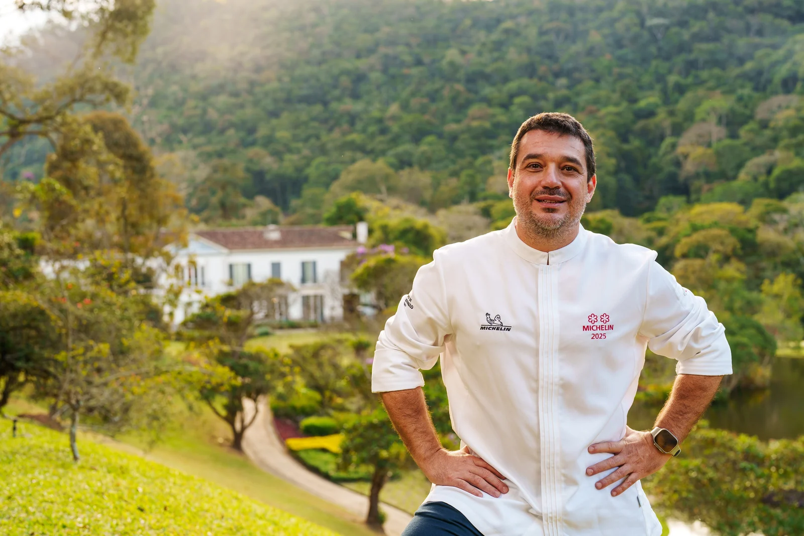 Brunch de Rafa Costa e Silva une alta gastronomia e jardins na serra