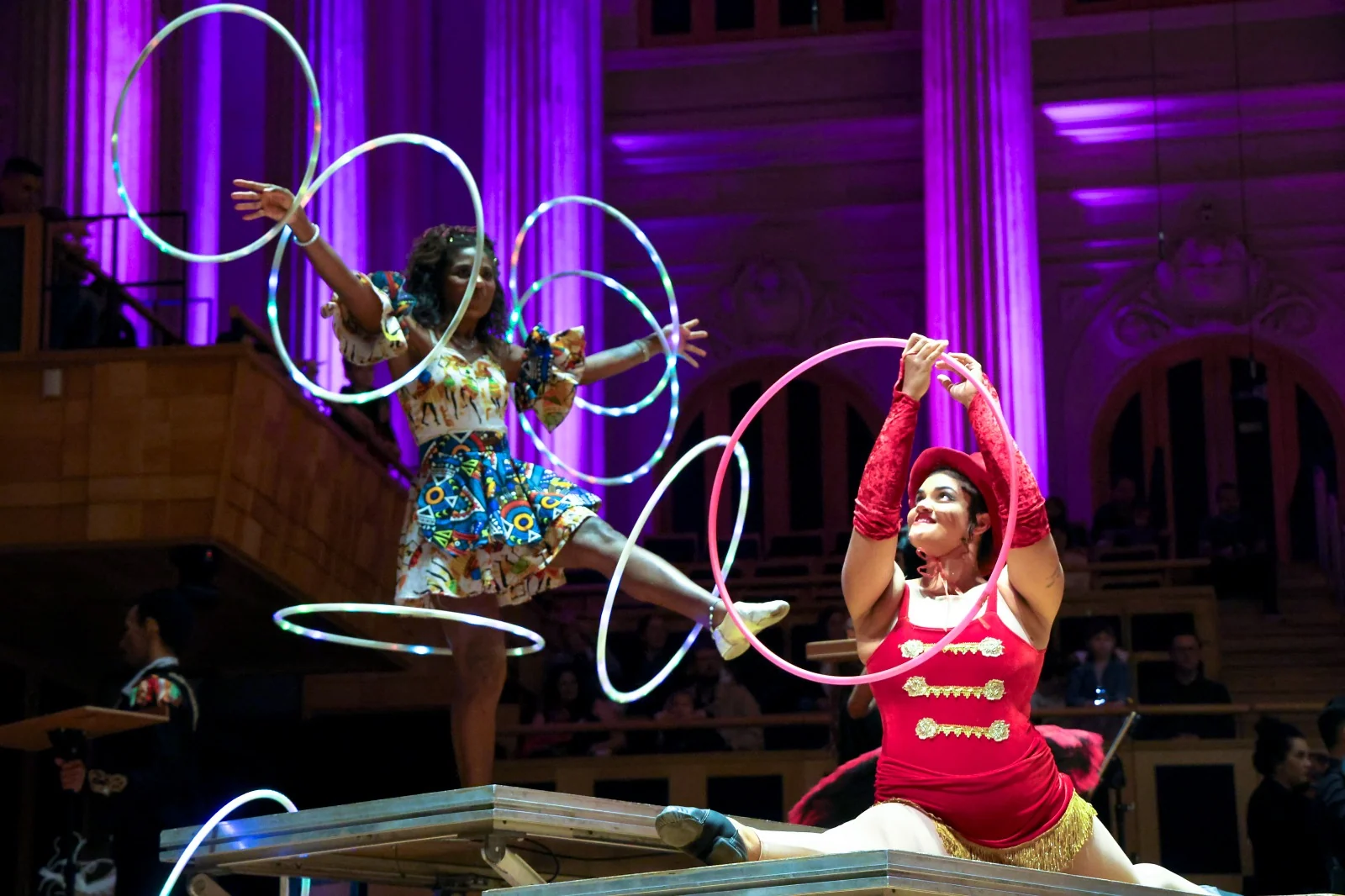 Bruxinha celebra aniversário com circo e música de 1612