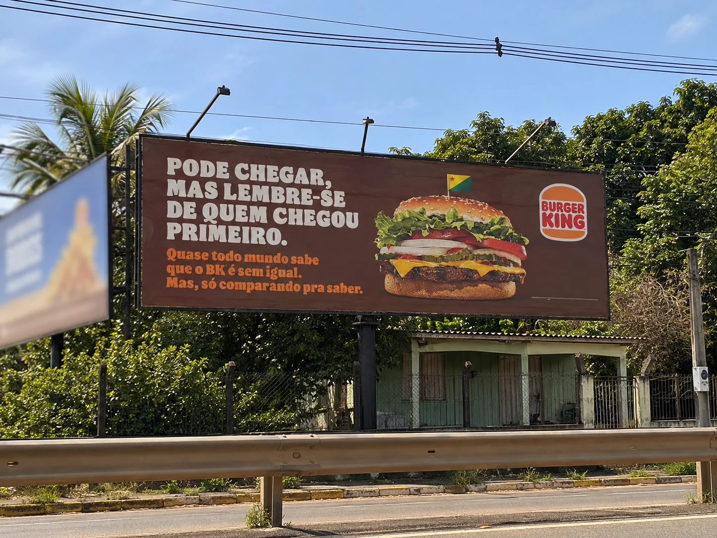 Burger King reativa provocação histórica em novo outdoor no Acre