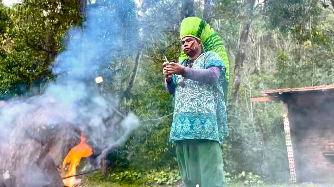 Cacique Wbyrawa leva cantos da etnia Kariri-Xocó aos streamings