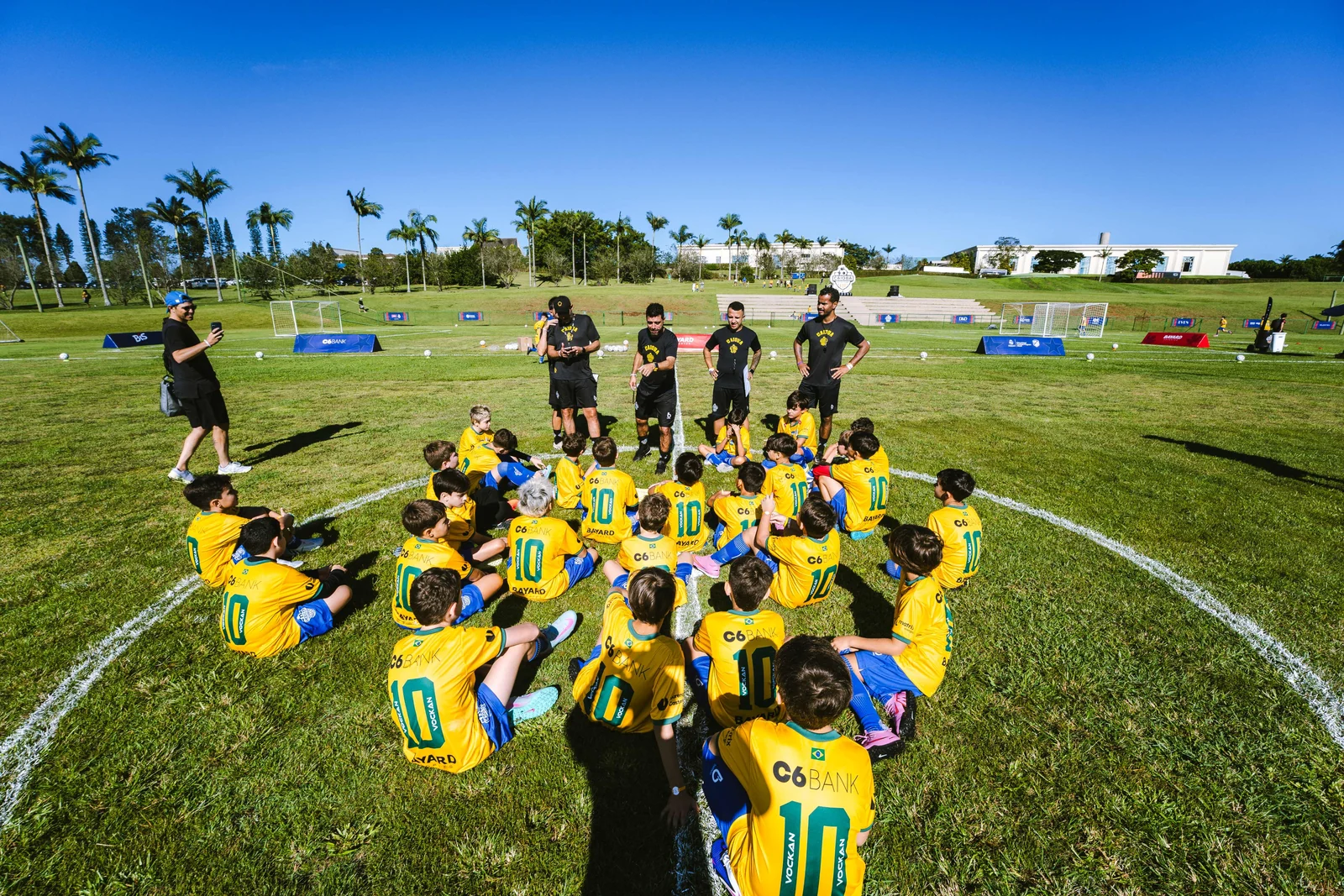Caioba Soccer Camp reúne ídolos do futebol e famílias em São Paulo