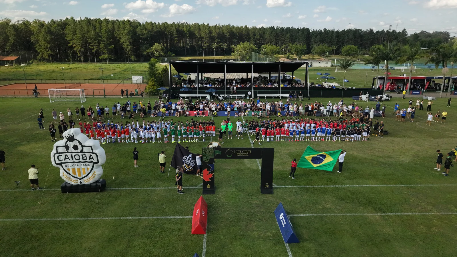 Caioba Soccer Camp reúne ídolos do futebol e famílias em São Paulo