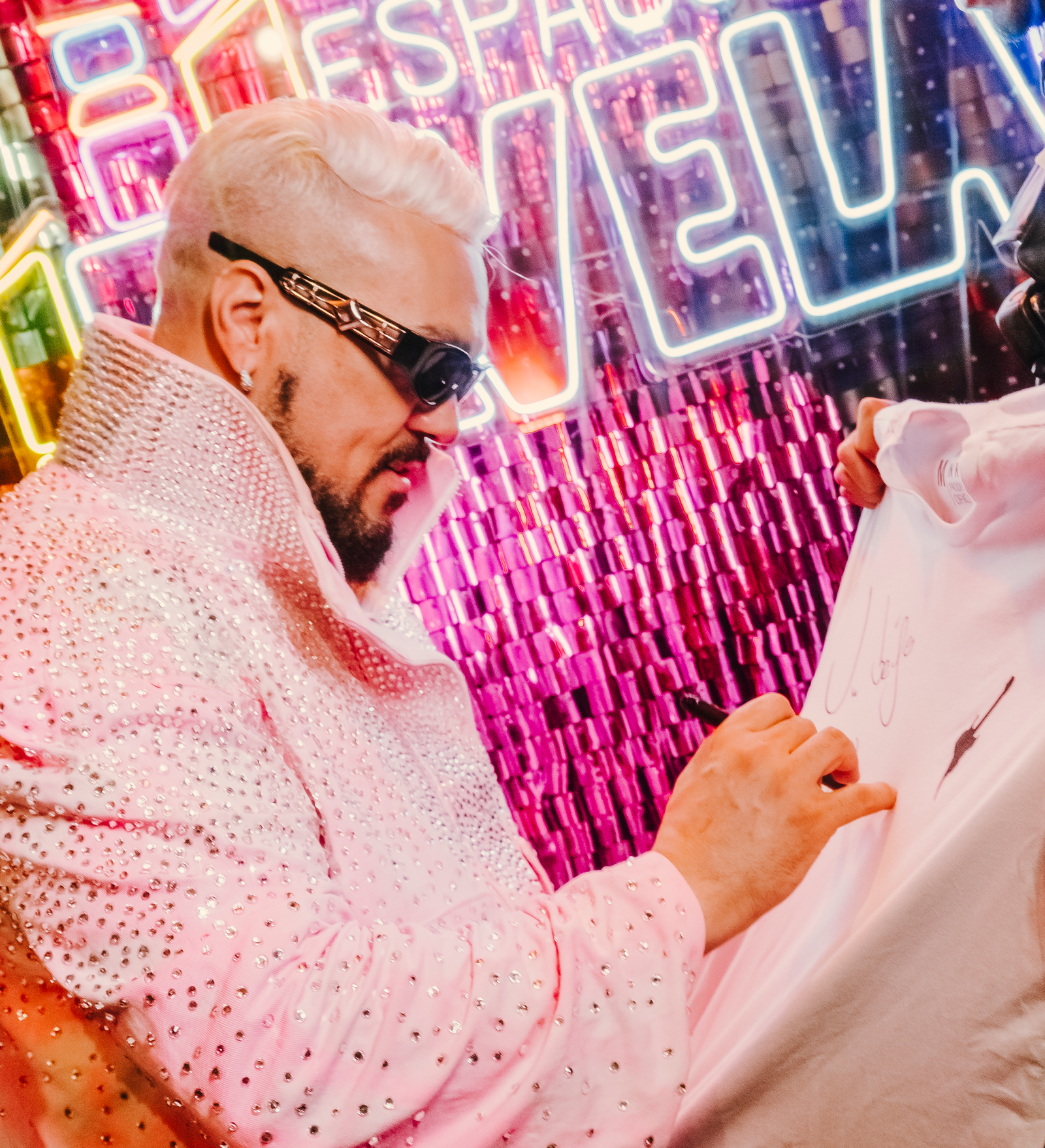 camisa autografada branca belo rock in rio 2