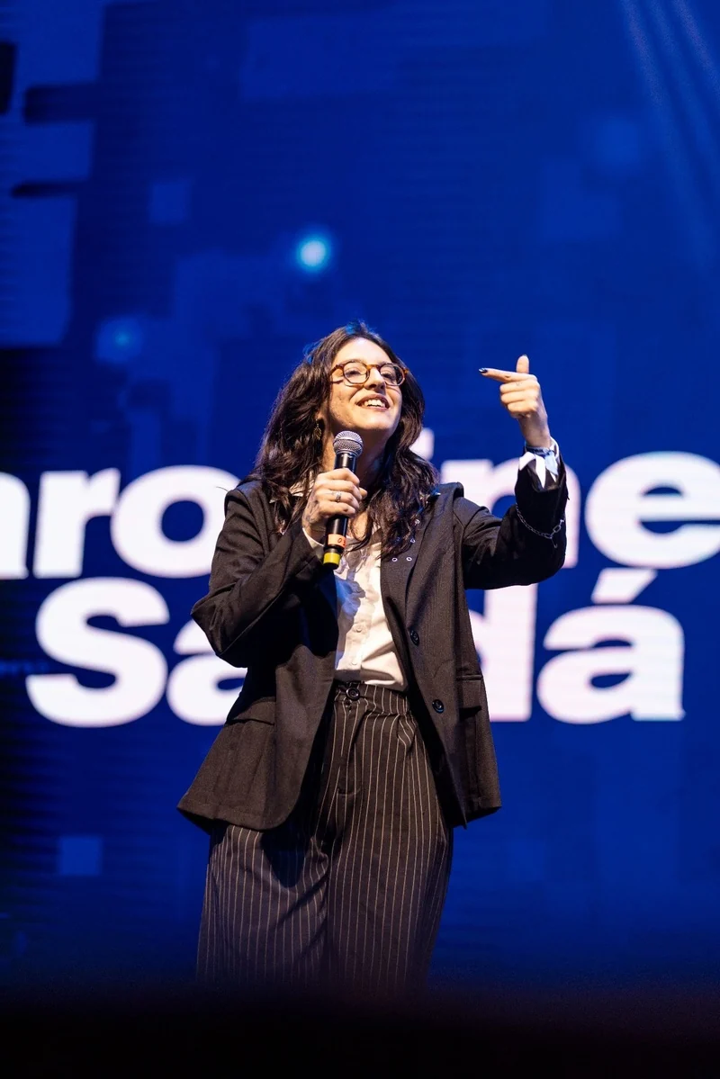 Carolline Sardá aponta redes como disputa de consciência