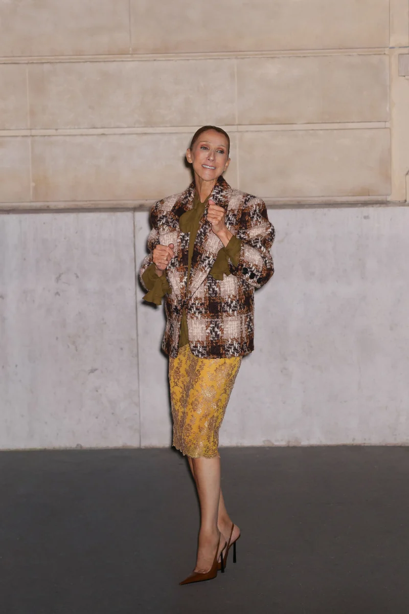Céline Dion aposta em Saint Laurent de Vaccarello em Paris