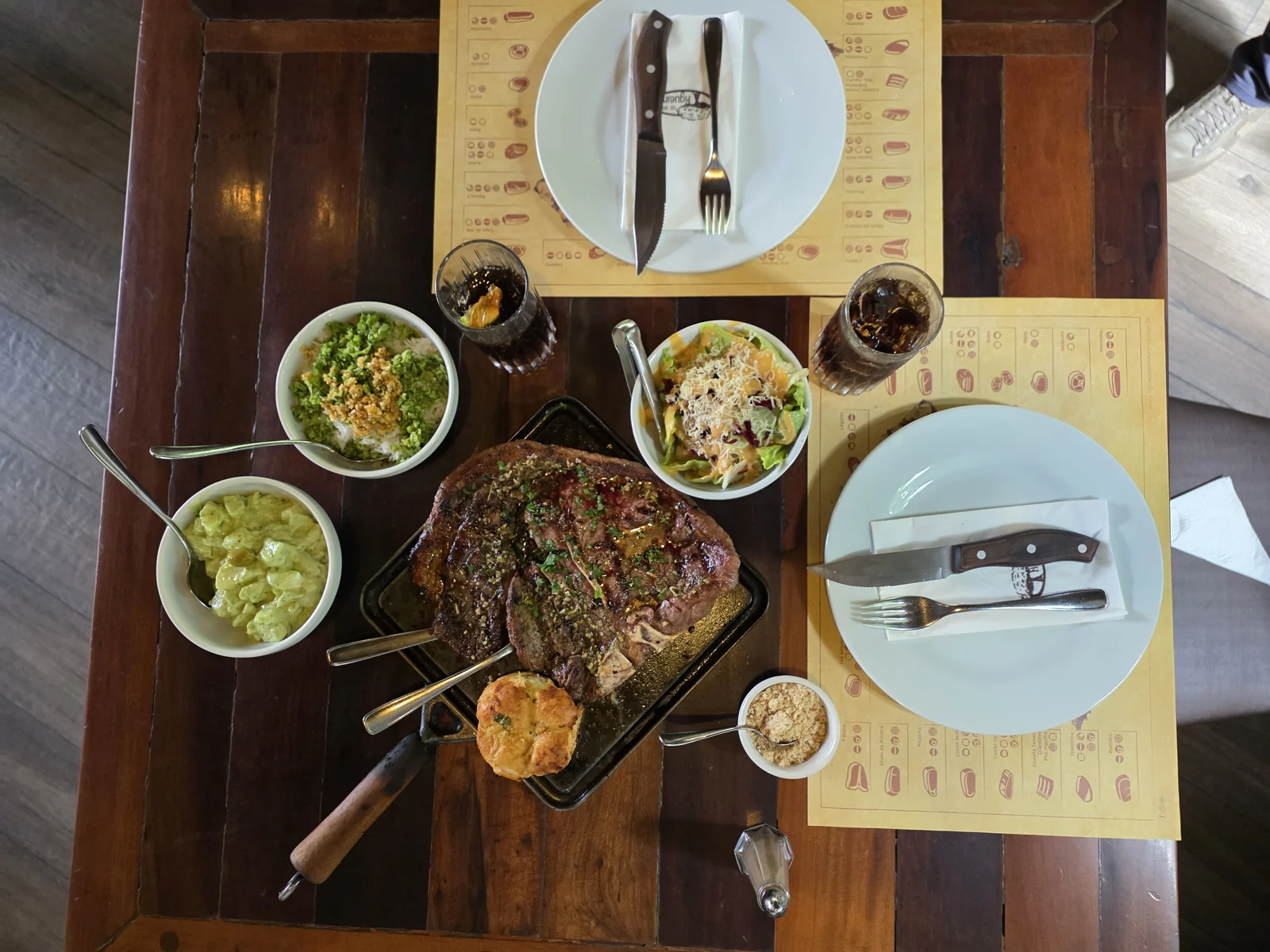 Churrasco de igreja: o segredo do corte que une três carnes no osso
