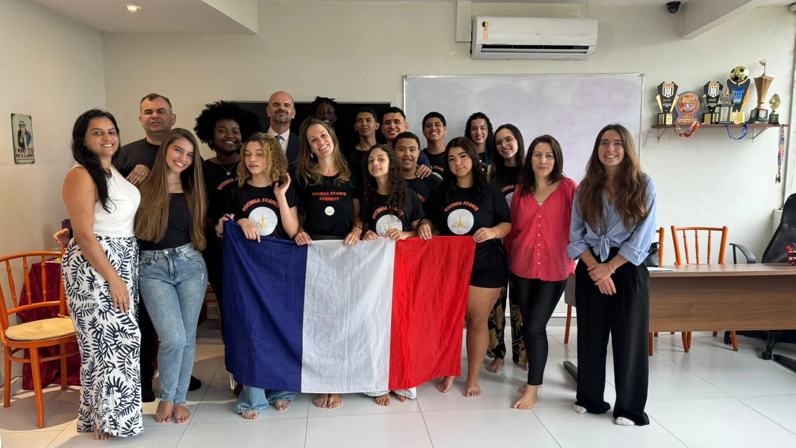 consul da franca visita projeto cultural e educativo na rocinha featured
