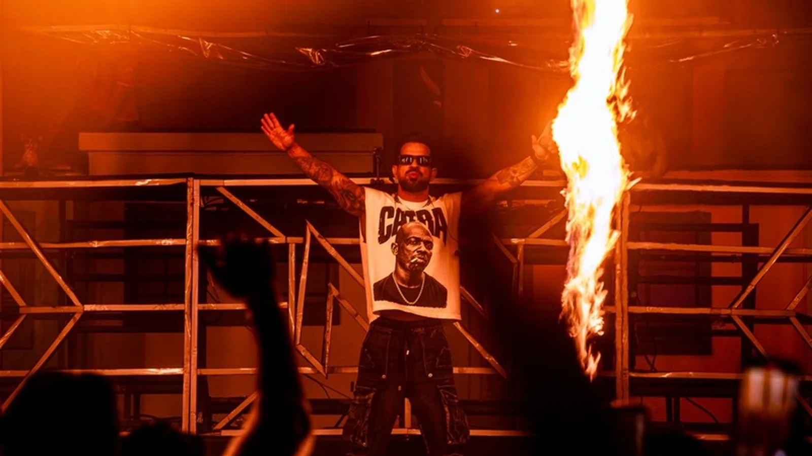 dennis homenageia mr catra e fecha o espaco favela no rock in rio featured