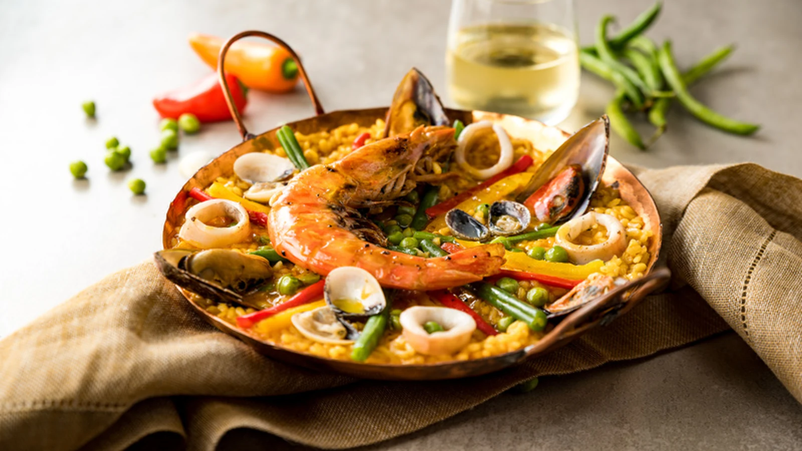 dia da paella une frutos do mar e segredos do arroz de valencia featured