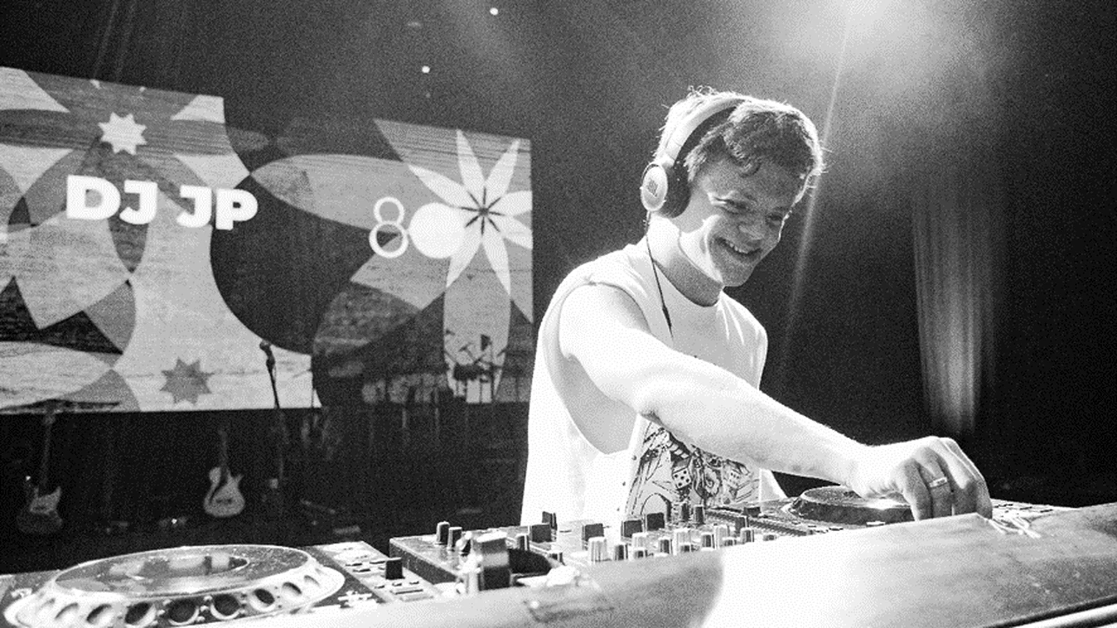 DJ JP faz história ao levar brasilidade aos palcos do Rock in Rio dj jp faz historia ao levar brasilidade aos palcos do rock in rio featured