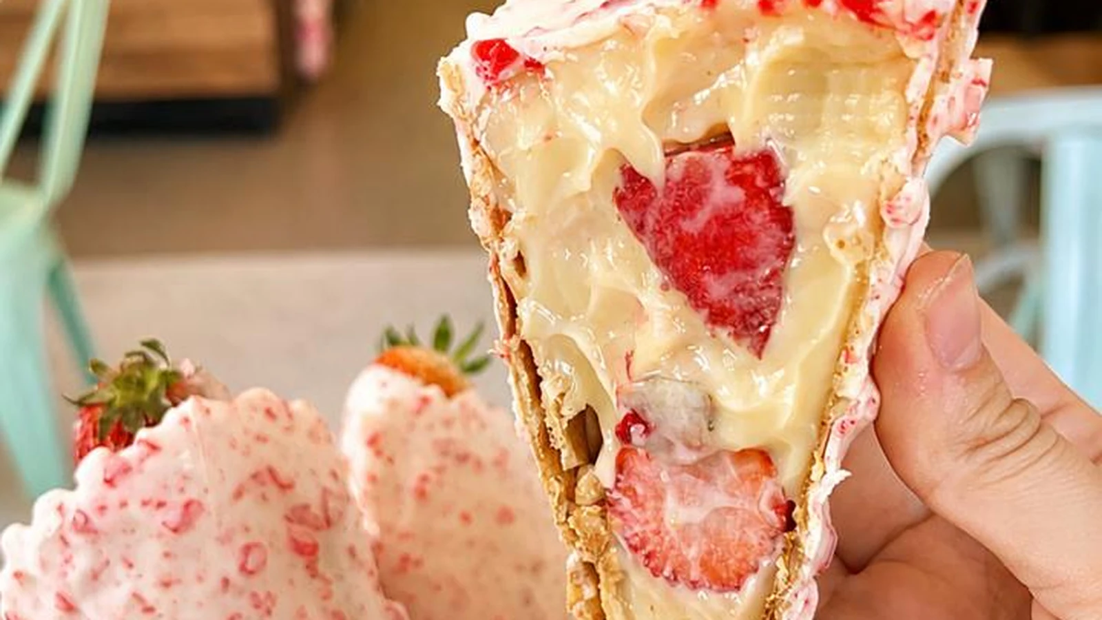 doces com morango viram febre e disparam vendas em confeitarias de sp featured
