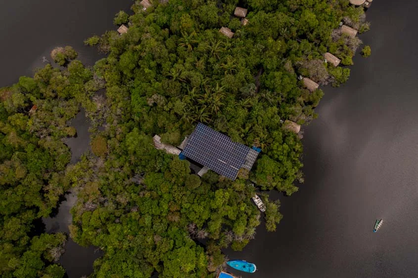 Dormir em redes na Amazônia vira experiência noturna em hotel de selva