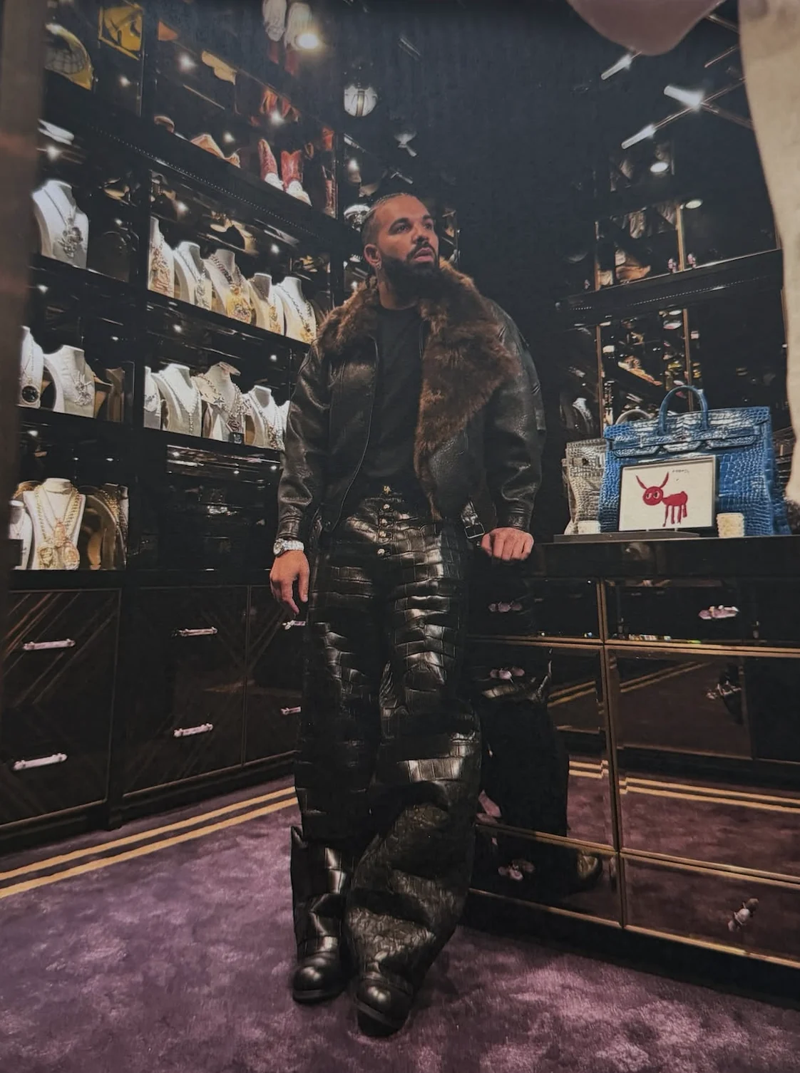 Drake aposta em jaqueta bomber Saint Laurent em Toronto