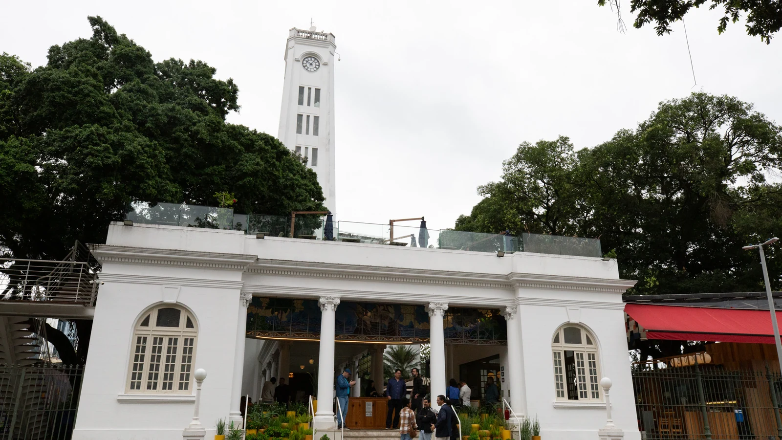 edificio touring revela memorias do porto e marcos centenarios featured