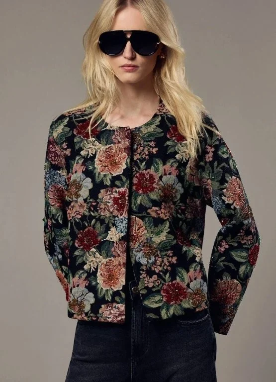 Estampas florais ganham novas versões para renovar o guarda-roupa