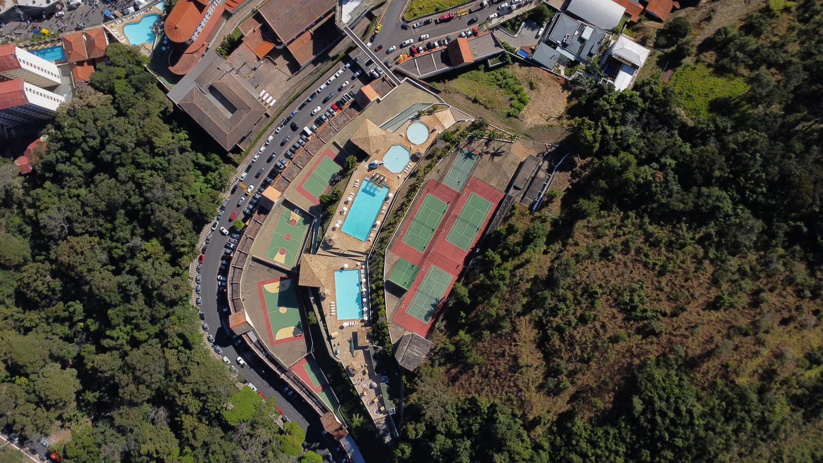 Estrutura com nove piscinas movimenta turismo em Águas de Lindóia