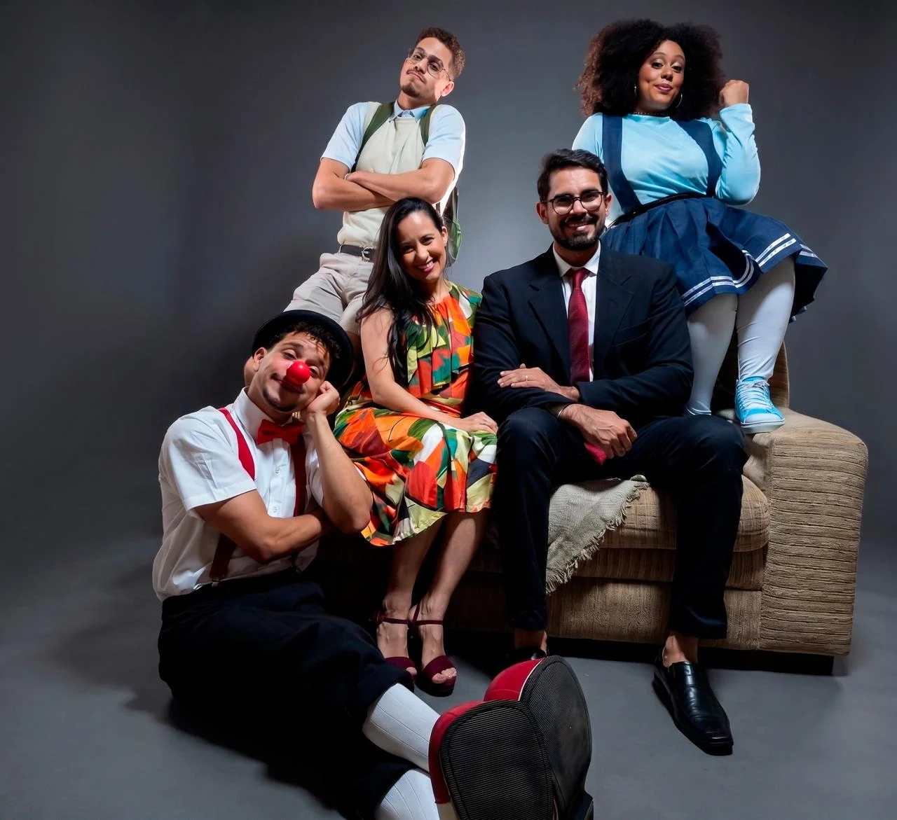Família Pitanga usa humor para discutir dívidas e controle financeiro