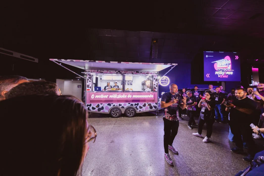 Milky Moo abandona ponto fixo e lança modelo itinerante para dominar festivais 1 Famosa rede de milkshakes abandona ponto fixo e lança modelo itinerante para dominar festivais