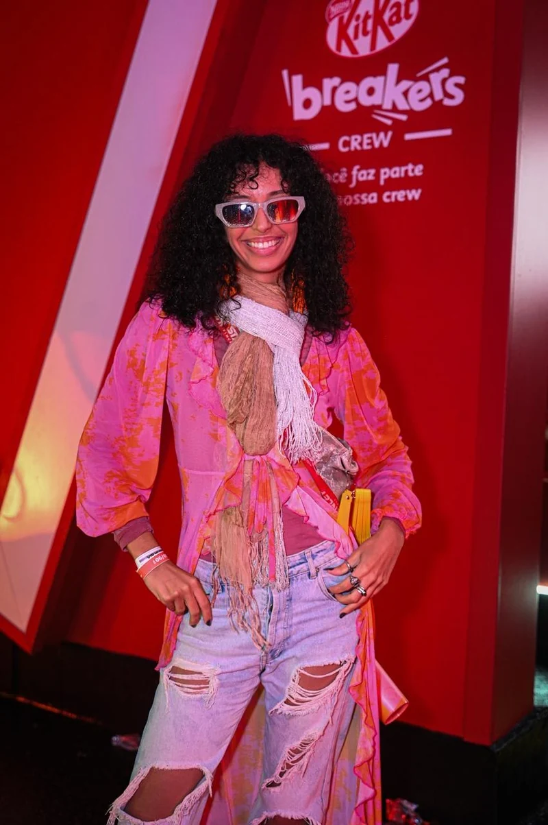 Famosas testam estande com agendamento sem filas no Rock in Rio