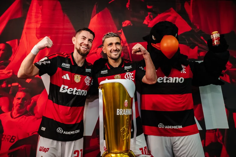 Flamengo bate Corinthians e torcida ganha cerveja liberada da Brahma